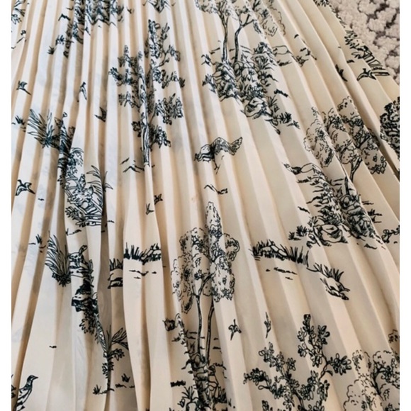 Asymmetrical floral pleated skirt - Picture 4 of 5